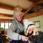 Mary Shields in Fairbanks Alaska mit Husky, Foto Anita Arneitz und Matthias Eichinger