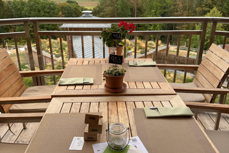 Blick von der Frühstücksterrasse im Biohotel Retter