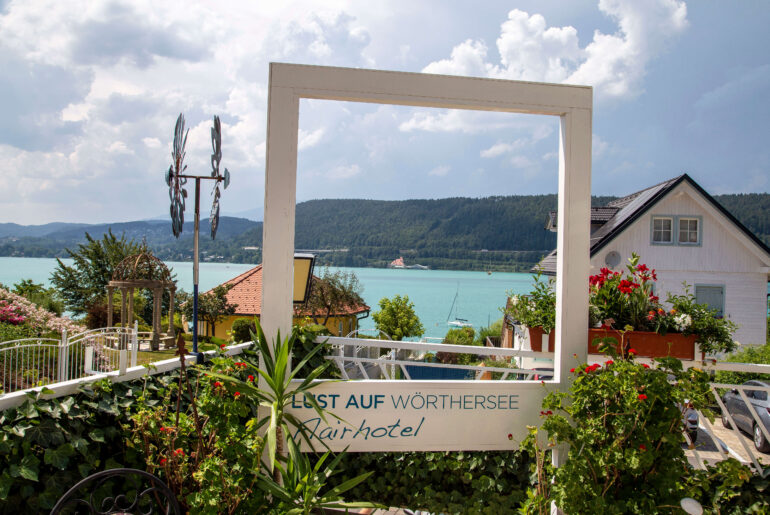Ausblick von der Terrasse im Flairhotel Wörthersee